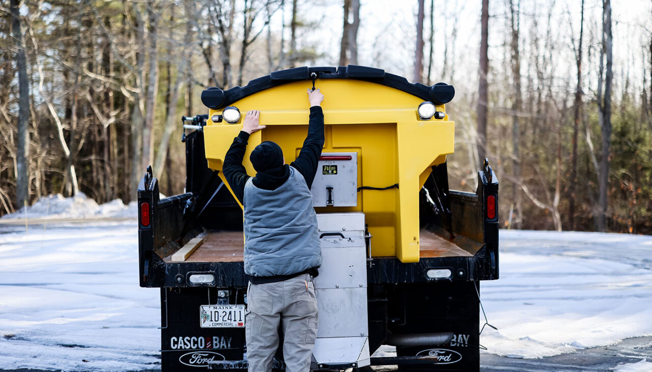 fisher tempest poly hopper latching lid